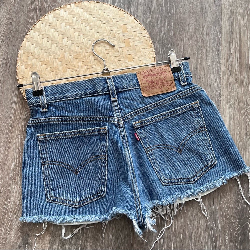 Vintage 90’s Levi’s cut off denim shorts cheeky